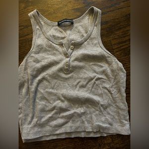 Cropped gray tank